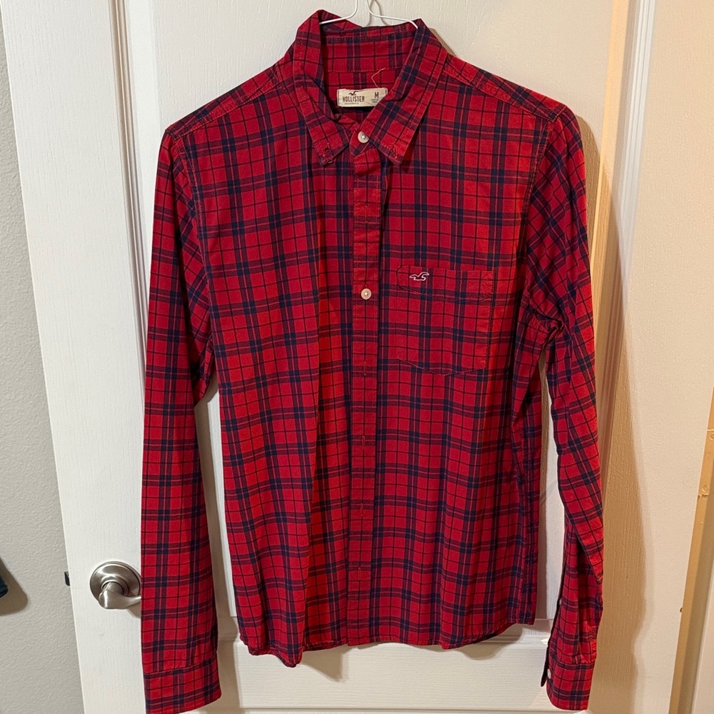 Hollister Red and Black Plaid Men's Shirt